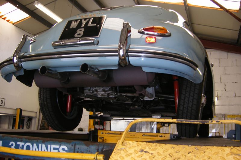 Click image for larger version

Name:	2009_0612porscheunderside0008.JPG
Views:	70
Size:	73.1 KB
ID:	5416