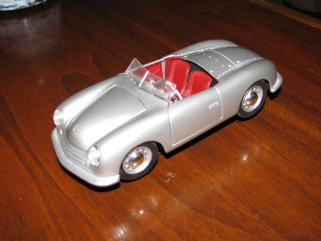 Click image for larger version

Name:	2.1948Roadster-SplitWindshield.JPG
Views:	44
Size:	173.8 KB
ID:	9077