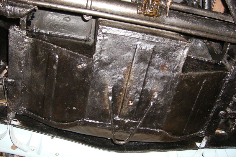 Click image for larger version

Name:	2009_0612porscheunderside0007.JPG
Views:	140
Size:	106.1 KB
ID:	15874