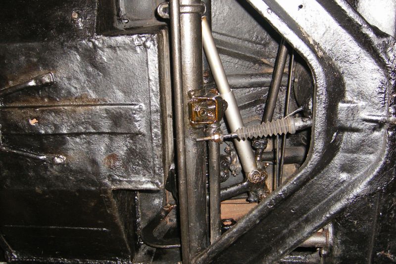 Click image for larger version

Name:	2009_0612porscheunderside0006.JPG
Views:	134
Size:	118.3 KB
ID:	15875