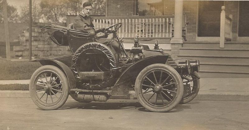 Click image for larger version

Name:	ELMinhisfirstcar1910.jpg
Views:	36
Size:	60.4 KB
ID:	28324