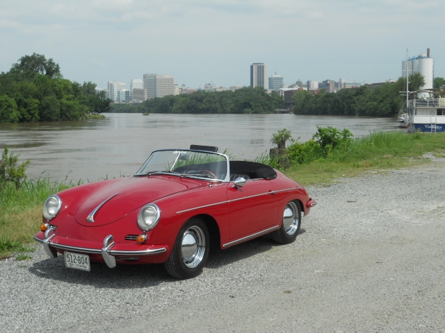 Click image for larger version

Name:	6-13-1310.RoadsterRockettsLandingRicSkyline.JPG
Views:	44
Size:	262.8 KB
ID:	29108