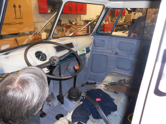 Click image for larger version

Name:	11-7-132.VWCockpit-SteeringWheelIsOnAndItHasWsWipers.JPG
Views:	52
Size:	281.0 KB
ID:	49429