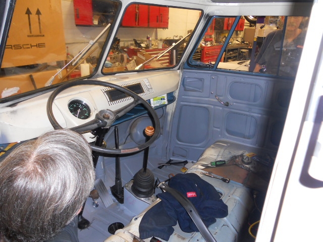 Click image for larger version

Name:	11-7-132.VWCockpit-SteeringWheelIsOnAndItHasWsWipers.JPG
Views:	46
Size:	281.0 KB
ID:	49429