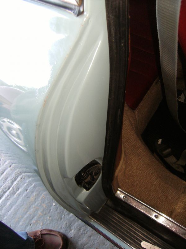 Click image for larger version

Name:	2014_1097suitcolour356doorshuts006.jpg
Views:	88
Size:	54.0 KB
ID:	56928