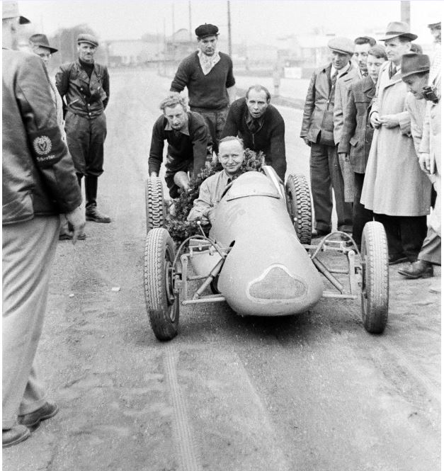 Click image for larger version

Name:	racer6.JPG
Views:	52
Size:	90.5 KB
ID:	59302