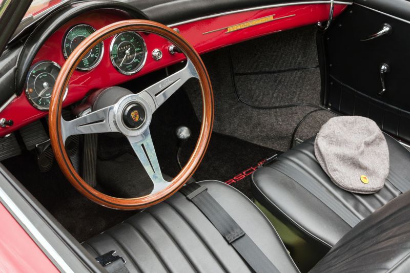 Click image for larger version

Name:	1b.RoadsterInteriorWithHat-JimCondonPic.jpg
Views:	53
Size:	80.2 KB
ID:	77298