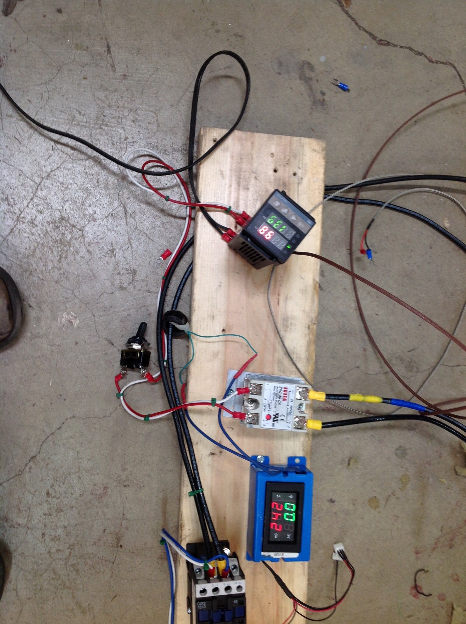 PID. SSR feeding one element.