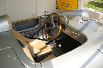 Click image for larger version

Name:	2008_0919goodwoodrevival080074_opt.jpg
Views:	118
Size:	35.7 KB
ID:	29807