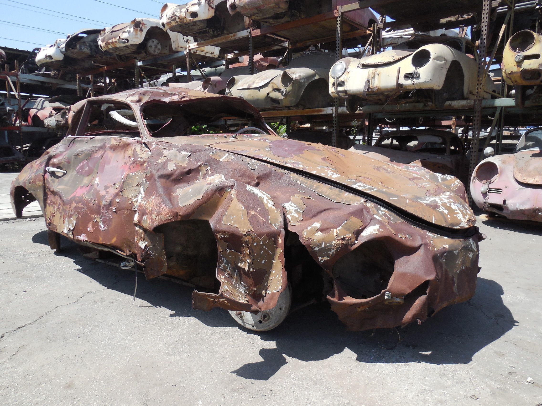 Click image for larger version

Name:	1959_P356_COUPE_DISMANTLER__874A.jpg
Views:	318
Size:	693.8 KB
ID:	108356