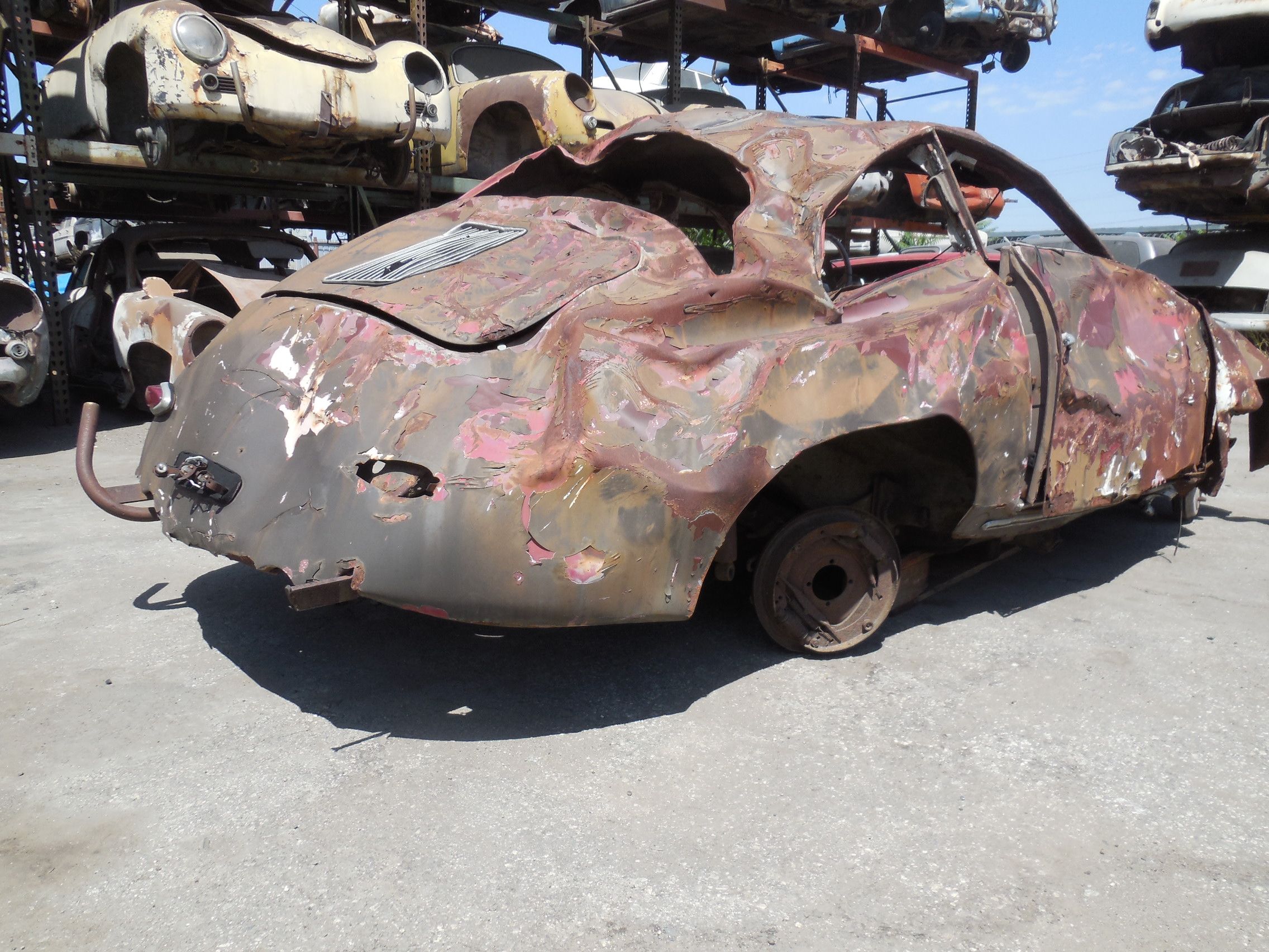 Click image for larger version

Name:	1959_P356_COUPE_DISMANTLER__874D.jpg
Views:	327
Size:	629.7 KB
ID:	108358