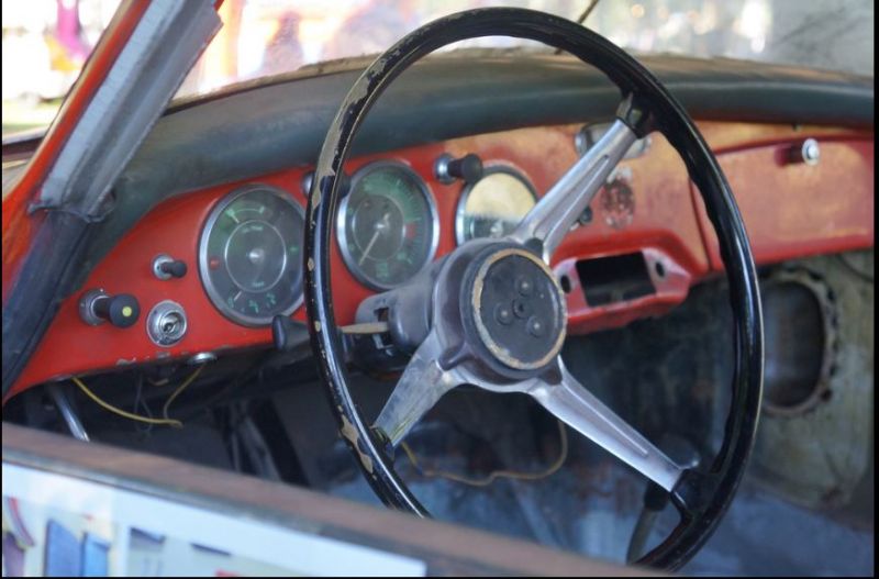 Click image for larger version

Name:	cockpit5.JPG
Views:	167
Size:	59.4 KB
ID:	31627