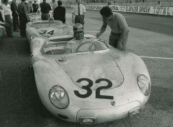 Click image for larger version

Name:	LM59pitlane.JPG
Views:	53
Size:	26.1 KB
ID:	79093