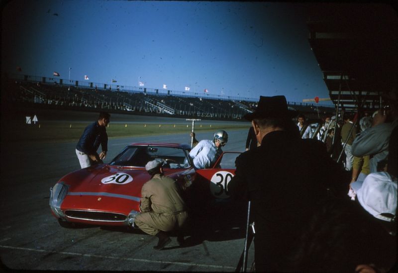 Click image for larger version

Name:	PedroRodriguiez250LMGoingOutForPracticeDAB1964.jpg
Views:	42
Size:	48.1 KB
ID:	10663