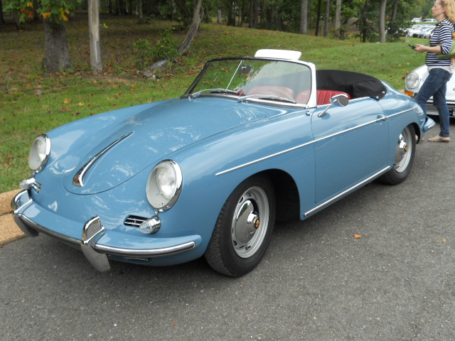 Click image for larger version

Name:	7.1961BlueRoadsterClassWinner.jpg
Views:	54
Size:	174.8 KB
ID:	49414