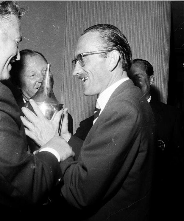 Click image for larger version

Name:	550Gaisbergrenne58RVFtrophe.JPG
Views:	86
Size:	68.9 KB
ID:	99359