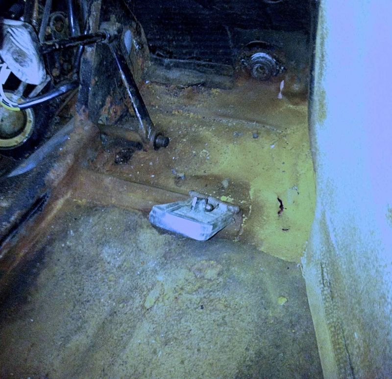 Click image for larger version

Name:	DriveSideHoly.jpg
Views:	51
Size:	125.1 KB
ID:	6116