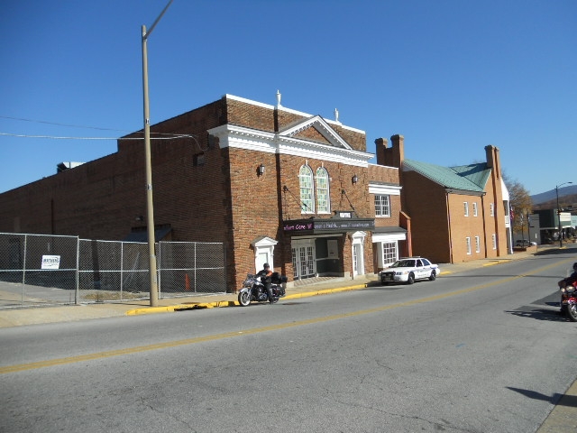 Click image for larger version

Name:	11-6-1116.TheOldTheaterWaynesboroVA.JPG
Views:	70
Size:	238.0 KB
ID:	77282