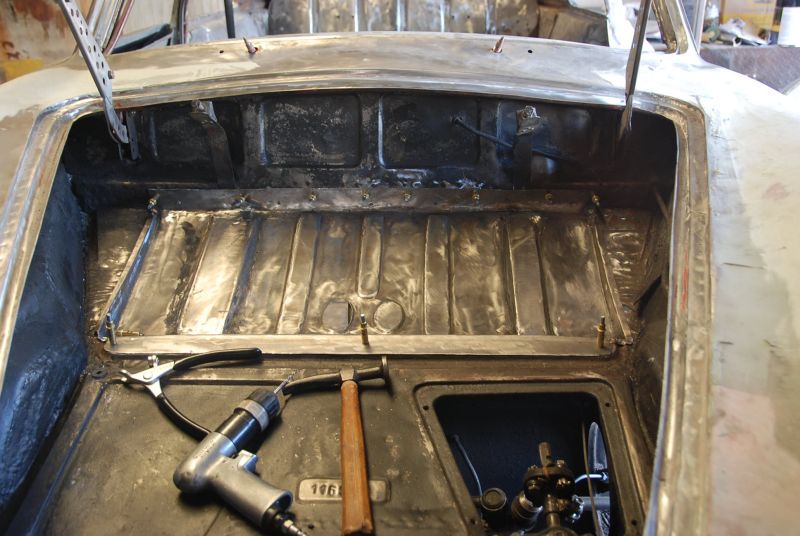 Click image for larger version

Name:	Gastankshelf19.JPG
Views:	98
Size:	79.6 KB
ID:	51800