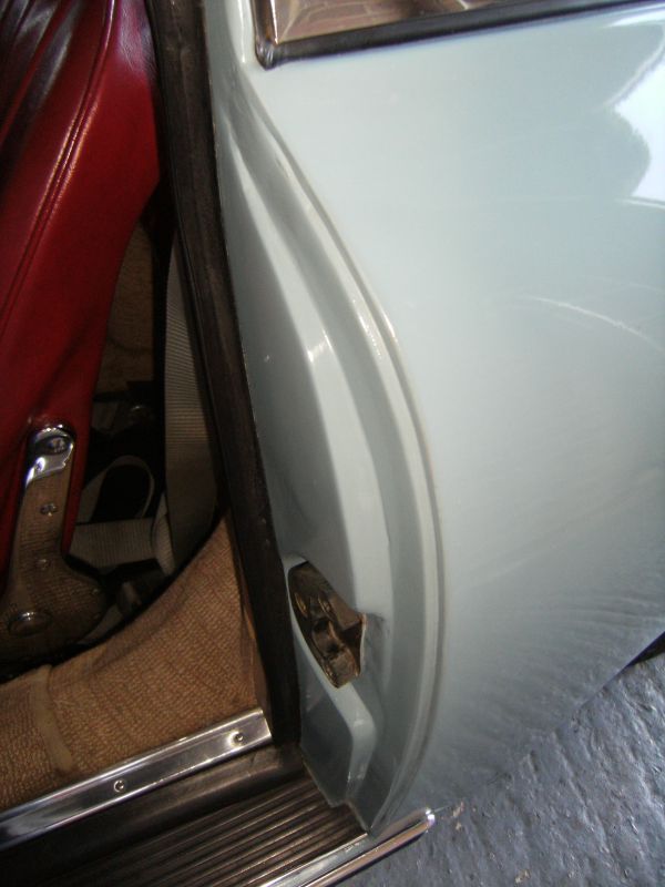Click image for larger version

Name:	2014_1097suitcolour356doorshuts009.jpg
Views:	101
Size:	52.1 KB
ID:	56929
