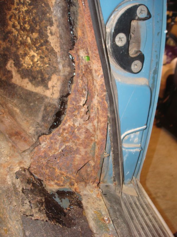 Click image for larger version

Name:	Driversreardoorframe_interiorquarterpaneldetail2.JPG
Views:	108
Size:	92.4 KB
ID:	67900